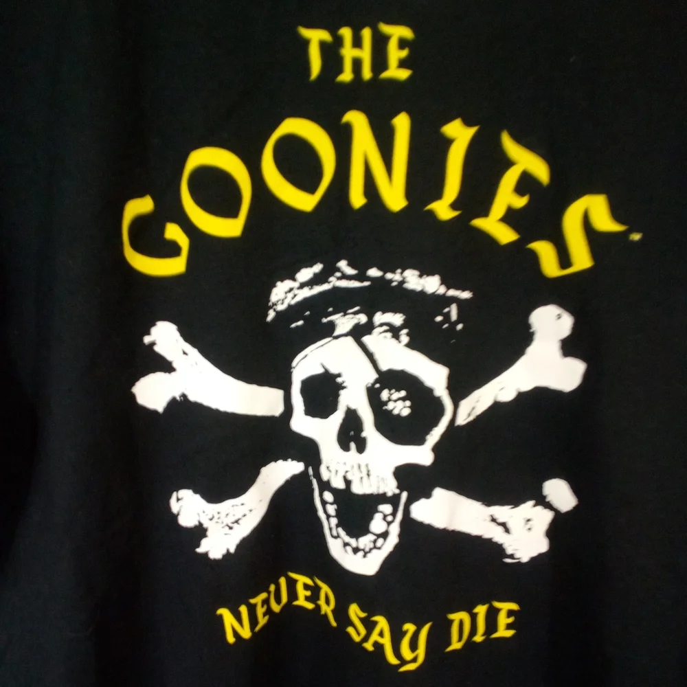 NWT Black S/S Goonies Pullover Crew Neck Shirt Tee L - Picture 2 of 3
